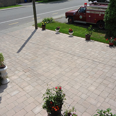 entrée de garage pavé uni